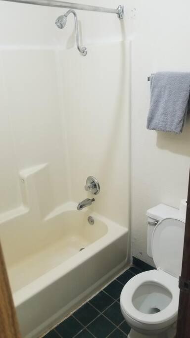 Hotel 2 Queens Beds Hotel Room 127 Stillwater Exterior foto